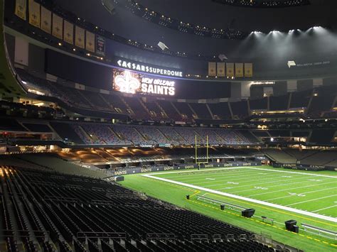 Caesars Superdome .